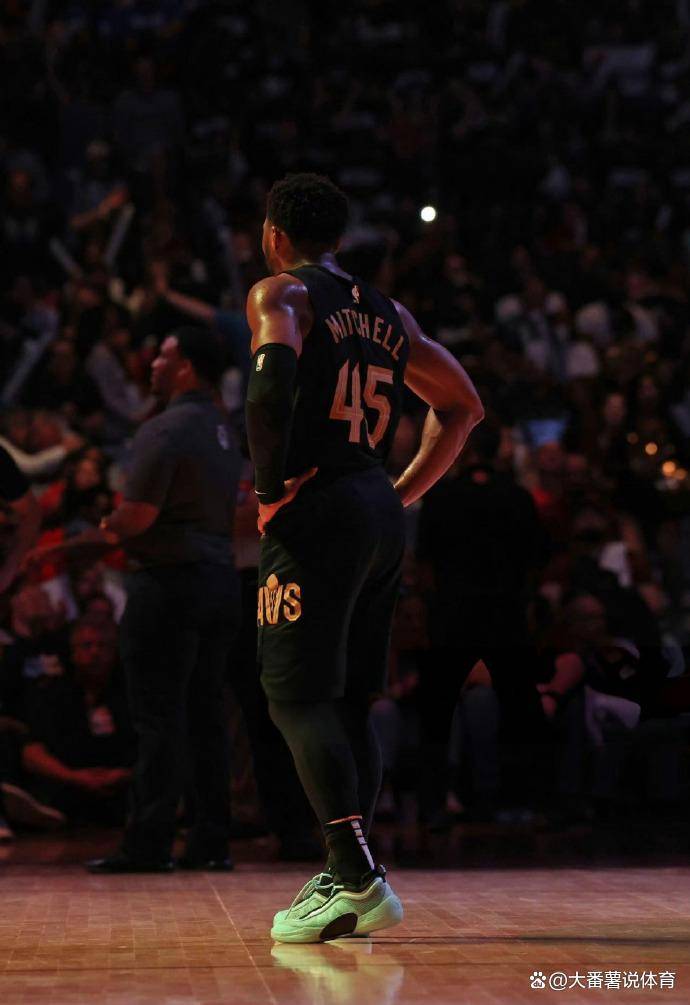 从詹姆斯怒砍25分到赛后克里夫兰骑士备战英超，费耶诺德战术微调的简单介绍