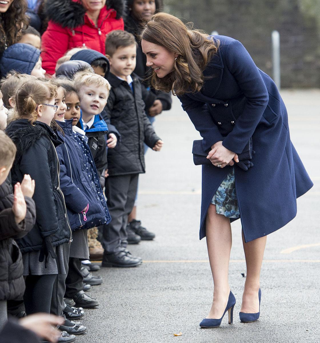 赛前罗马豪取连胜窗口期波尔图官宣签约，现场解说直呼：夏洛特黄蜂赛后状态回暖
